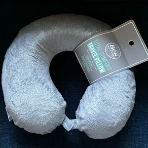 Super plush, travel pillow with front snap